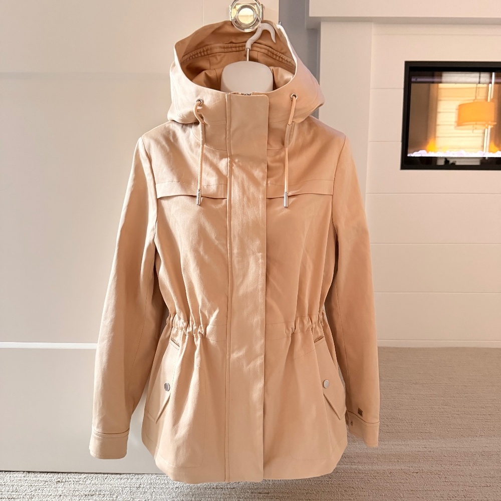 SOIA & KYO Avalynn Water Resistent Beautiful Cream Raincoat Jacket Sz XS NEW!!